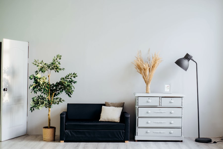 Wohnzimmer mit Fenstern
